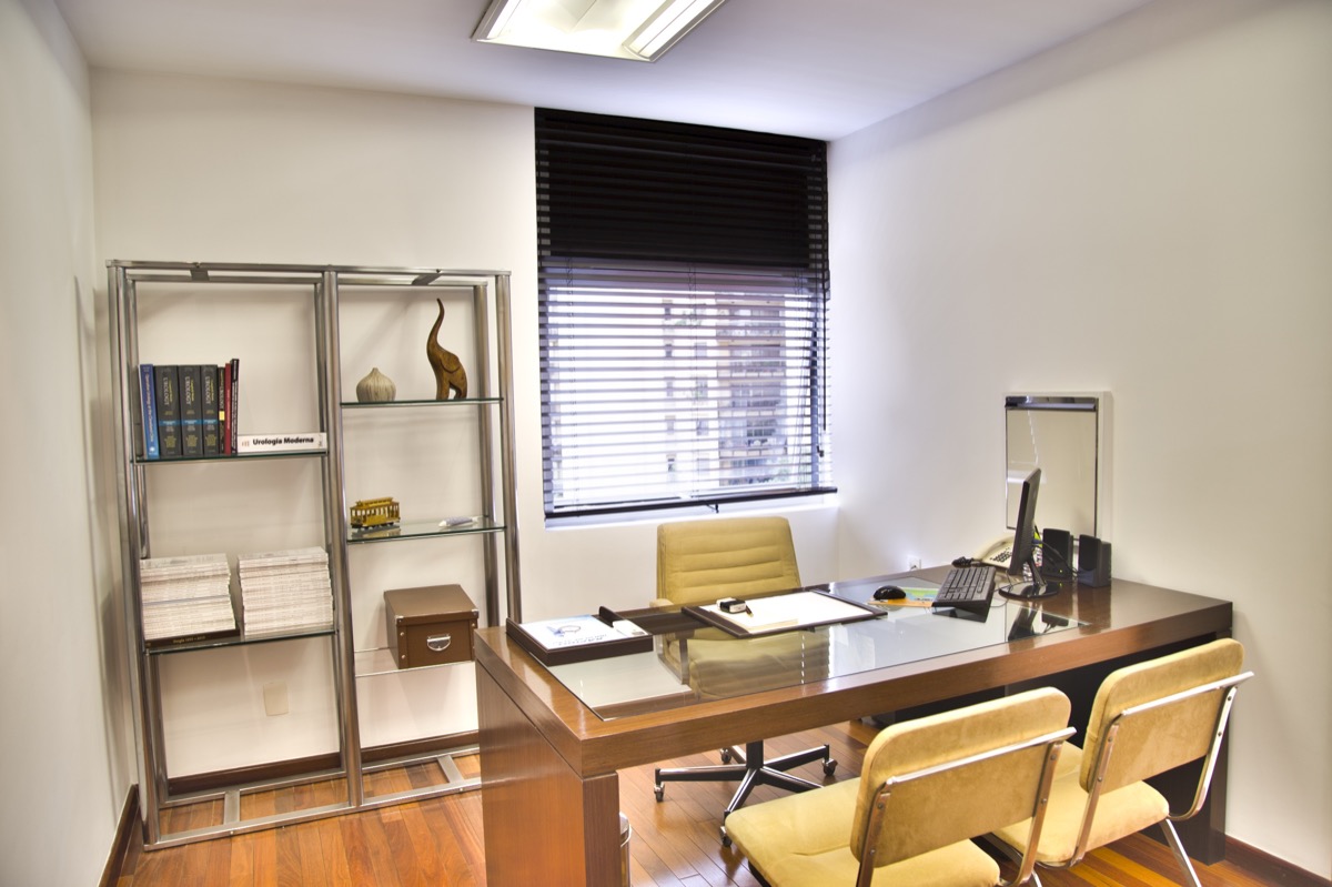 Optimizing Space Efficiency: Tips for Small Office Layout Design插图