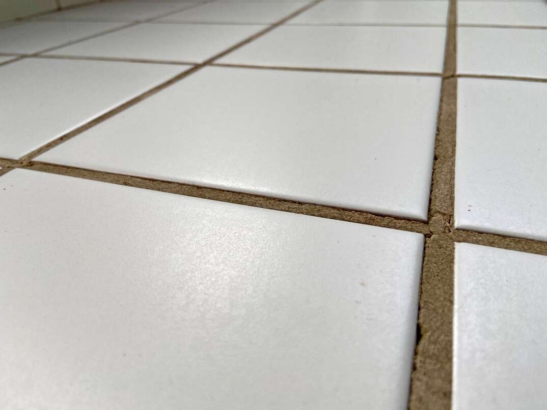 how to seal tiles