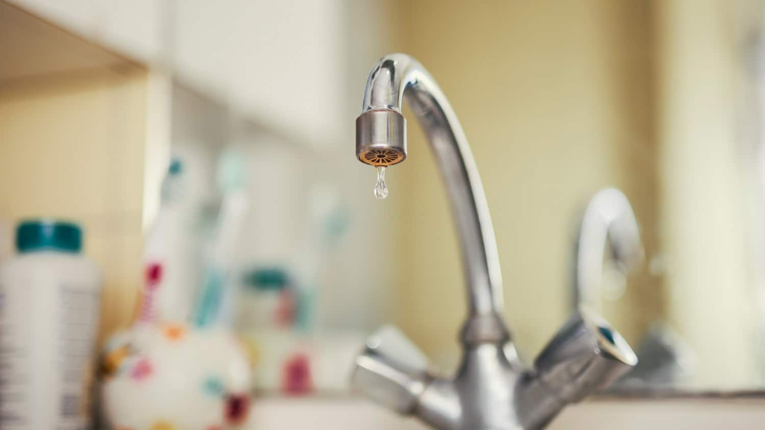 leaky faucet bathtub