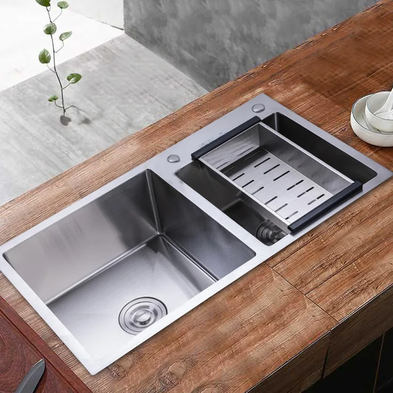 clean stainless steel kitchen sinks