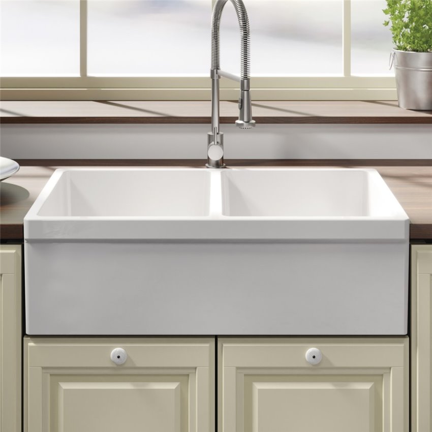 2 separate sinks in kitchen