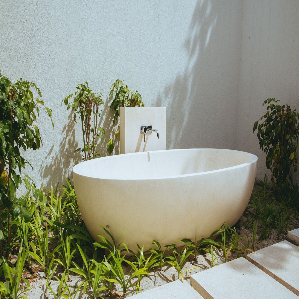 outdoor bathtubs
